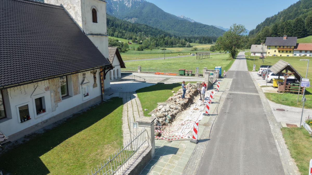 Pokopališki zid v Podkorenu